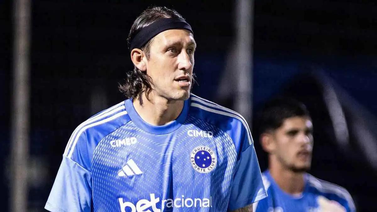 بعد طلب غريب من الحارس.. حكم يوقف مباراة في بطولة برازيلية (فيديو)