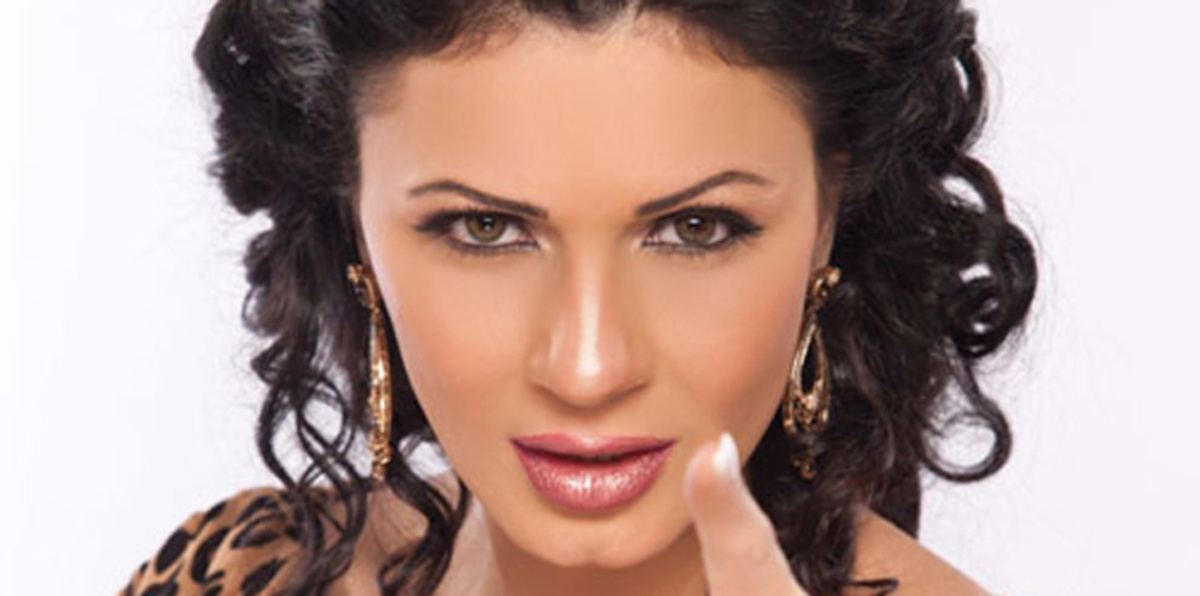 نجلاء بدر تتعرض لكسر في الساق (صورة)