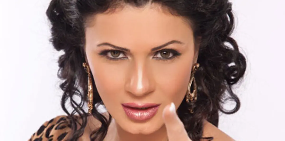 نجلاء بدر تتعرض لكسر في الساق (صورة)