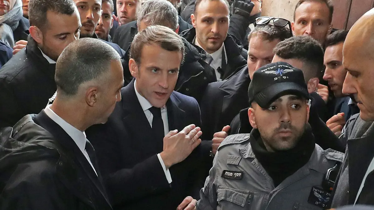 مشادة بين ماكرون وعناصر الشرطة الإسرائيليين في القدس‎ (فيديو)