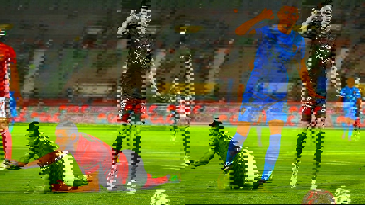 أشرف بن شرقي يعترض على فيريرا بعد استبداله