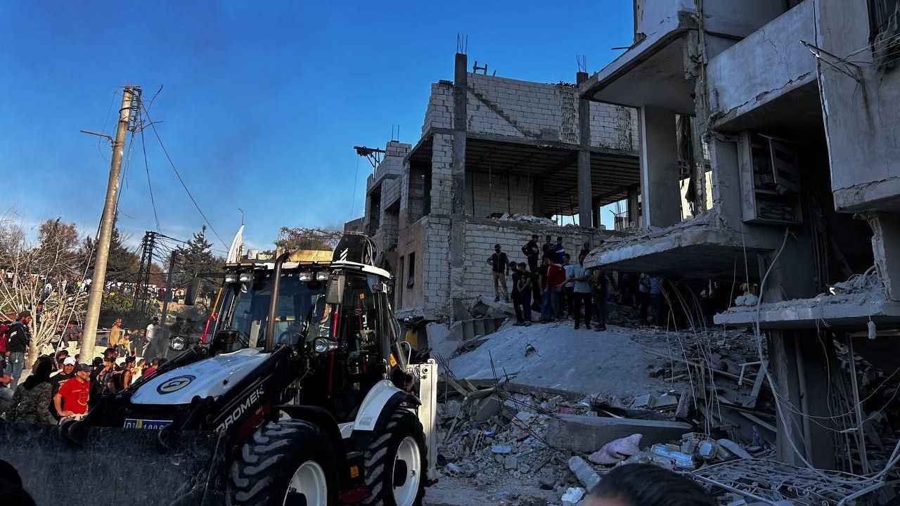 سوريا.. ارتفاع حصيلة انهيار مبنى في اللاذقية إلى 16 قتيلا