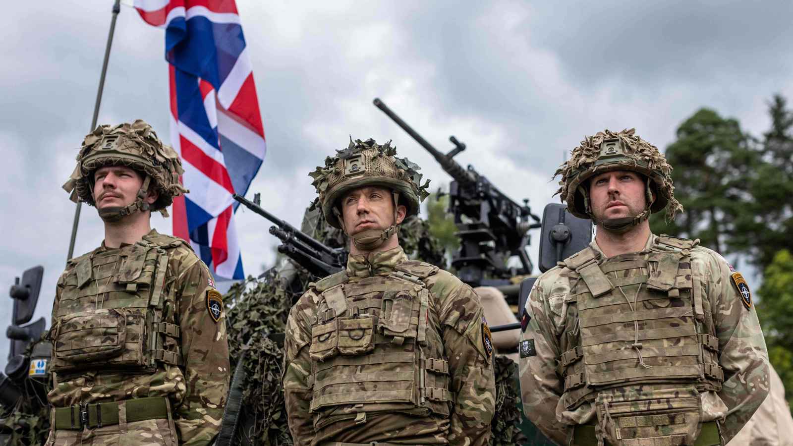 إعلام عبري: بريطانيا ترسل ضباطا لمراقبة وقف إطلاق النار في غزة