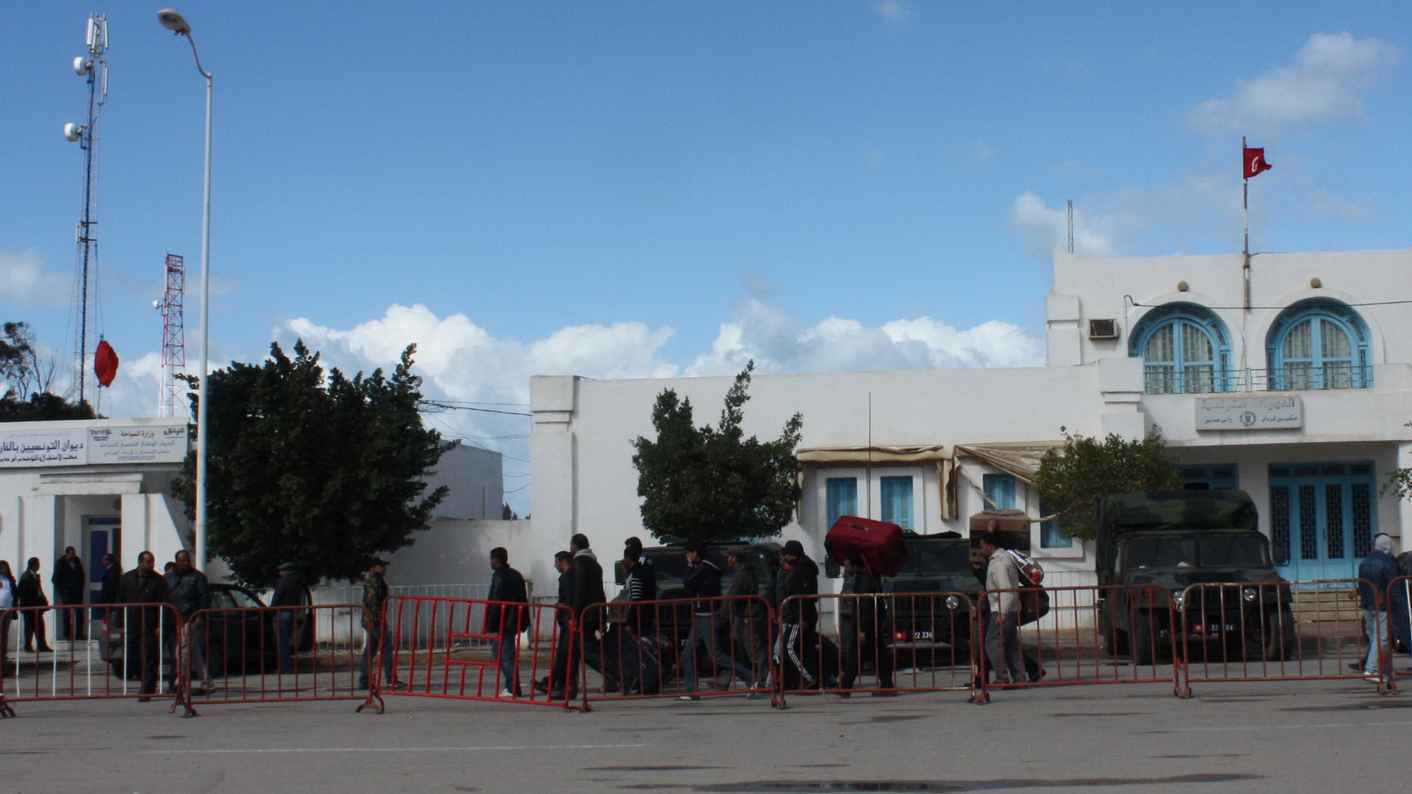 "لن نفرط بشبر".. وزير دفاع تونس يعلق على ترسيم الحدود مع ليبيا