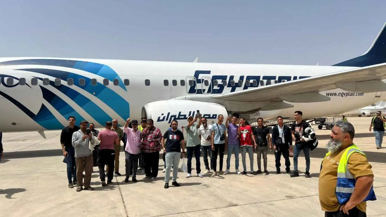 بسبب توترات طرابلس.. إجلاء 71 مصريًا من ليبيا