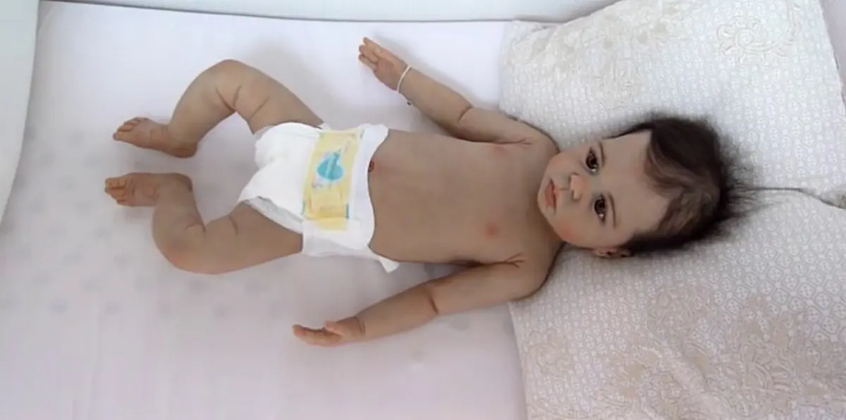 كيف دخلت الدمية الشبيهة بالبشر إلى السعودية؟ (فيديو)