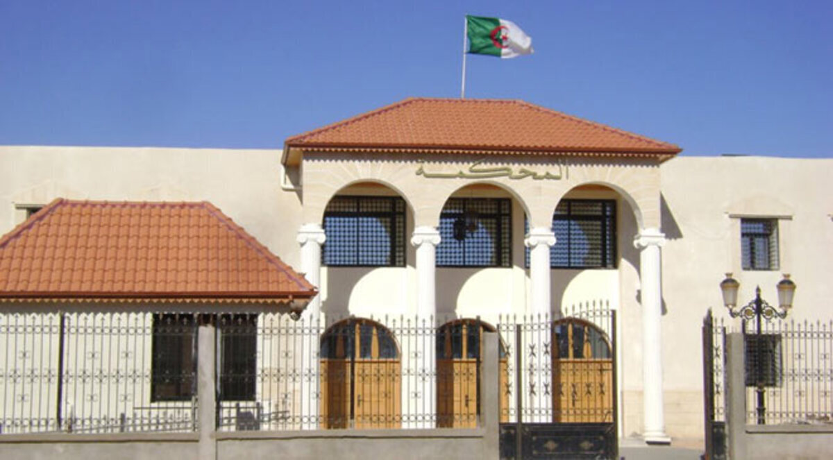 النيابة الجزائرية تأمر بالقبض على جنرال مخابرات