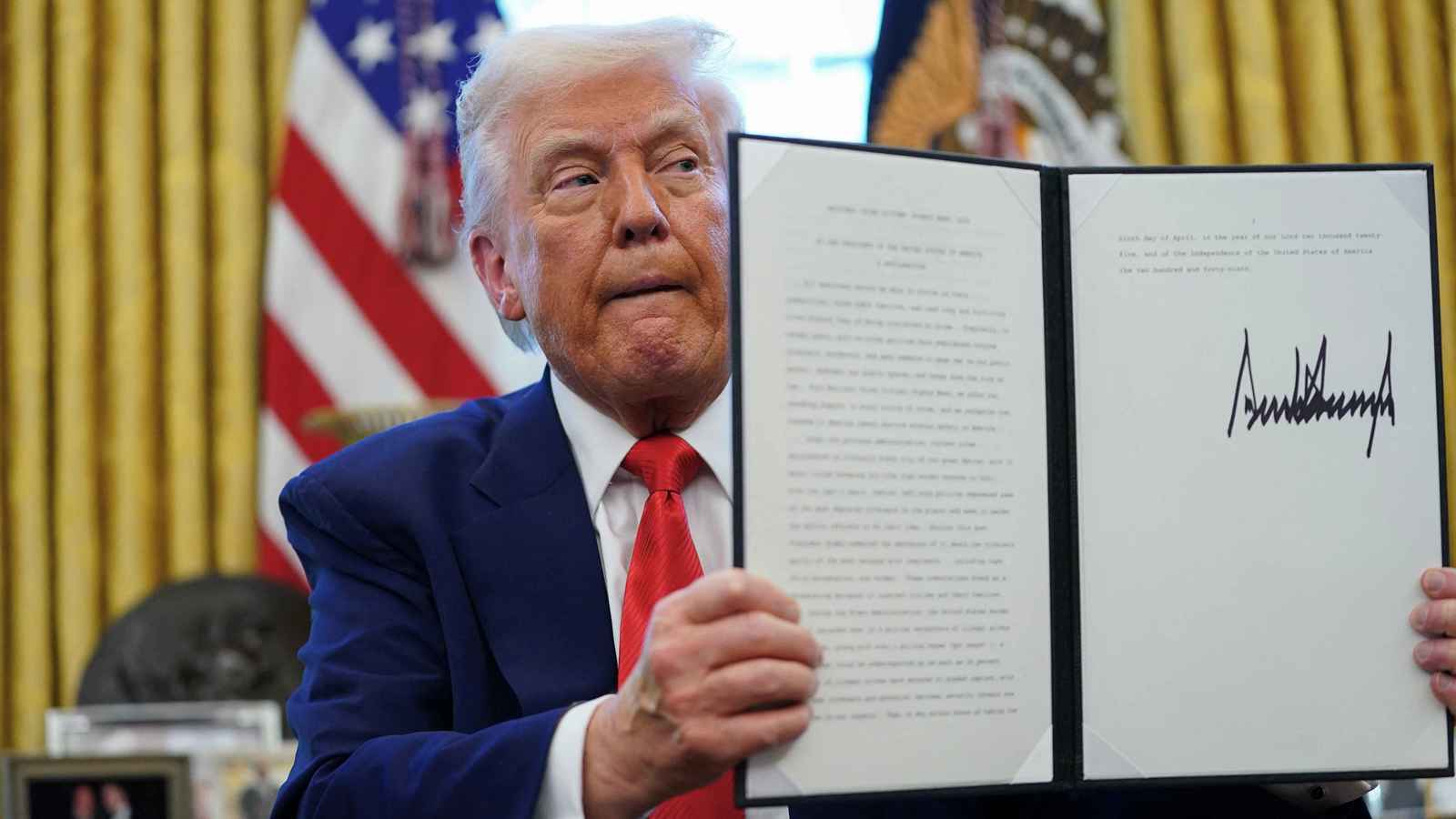 ترامب يفرض 35% رسومًا جمركية على واردات كندا