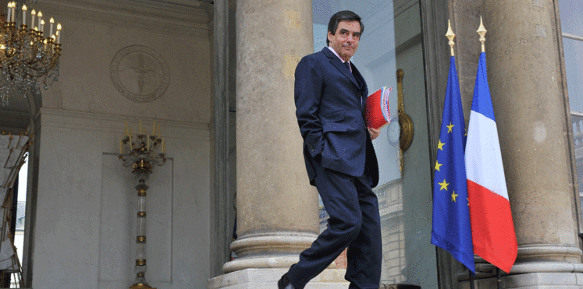 فيون يتهم أولاند بإدارة "مكتب أسود" للفضائح.. والرئاسة تنفي