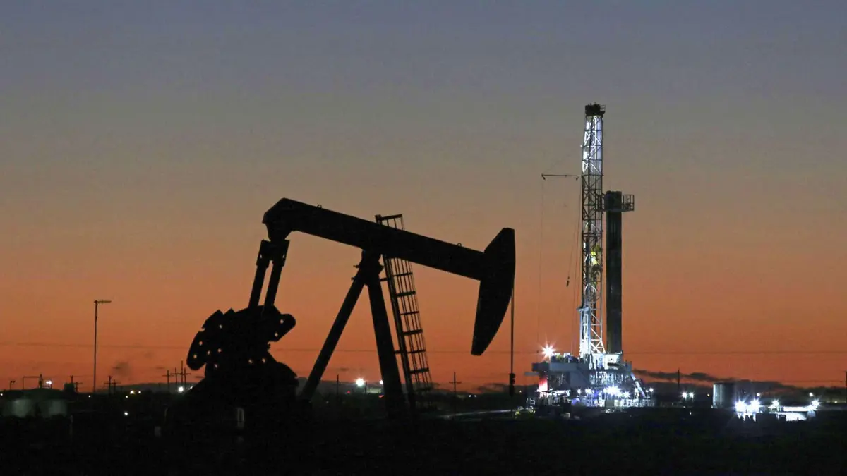 النفط ينخفض مع تصاعد إصابات كورونا حول العالم