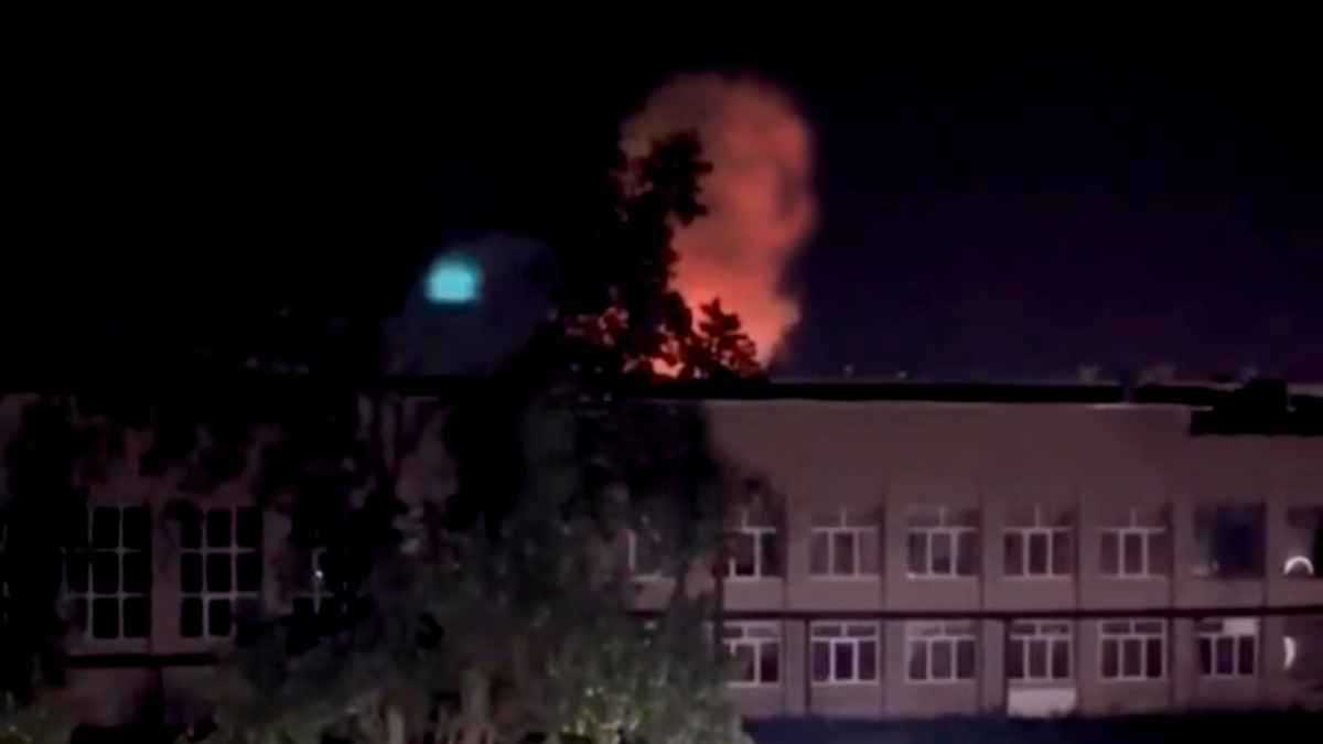 هجوم أوكراني يشعل حريقا ضخما في محطة للقطارات جنوبي روسيا (فيديو)