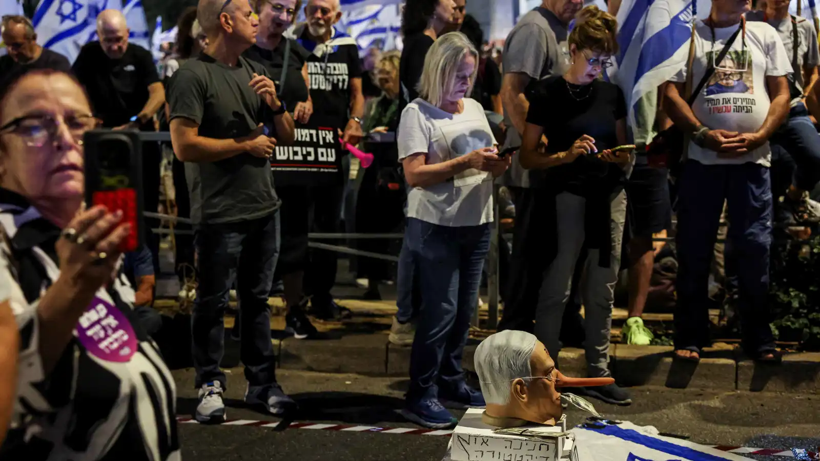 مظاهرات تطالب بإسقاط نتنياهو والمعارضة تتجه لتسريع الانتخابات (فيديو)