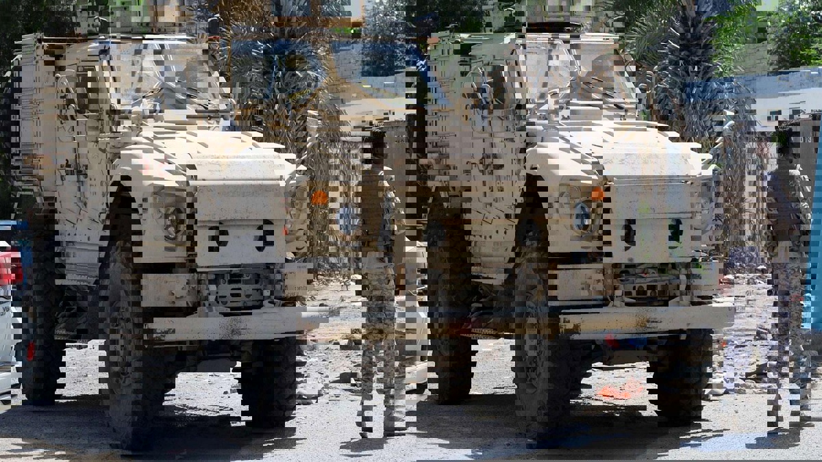 الأمن السعودي يقبض على أخطر مطلوب إرهابي في القطيف (فيديو)