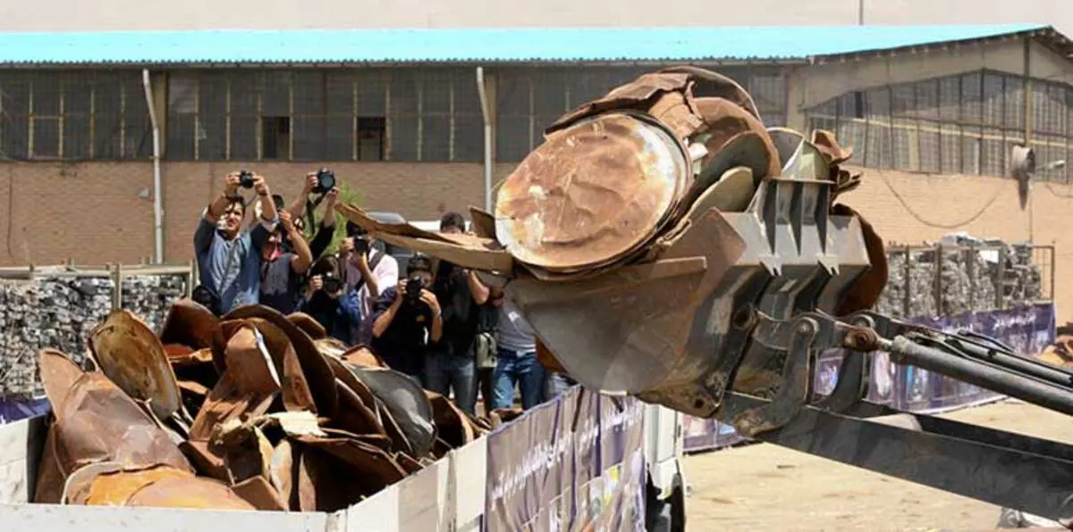 الحرس الثوري يصادر أطباق الستالايت في طهران (صور)