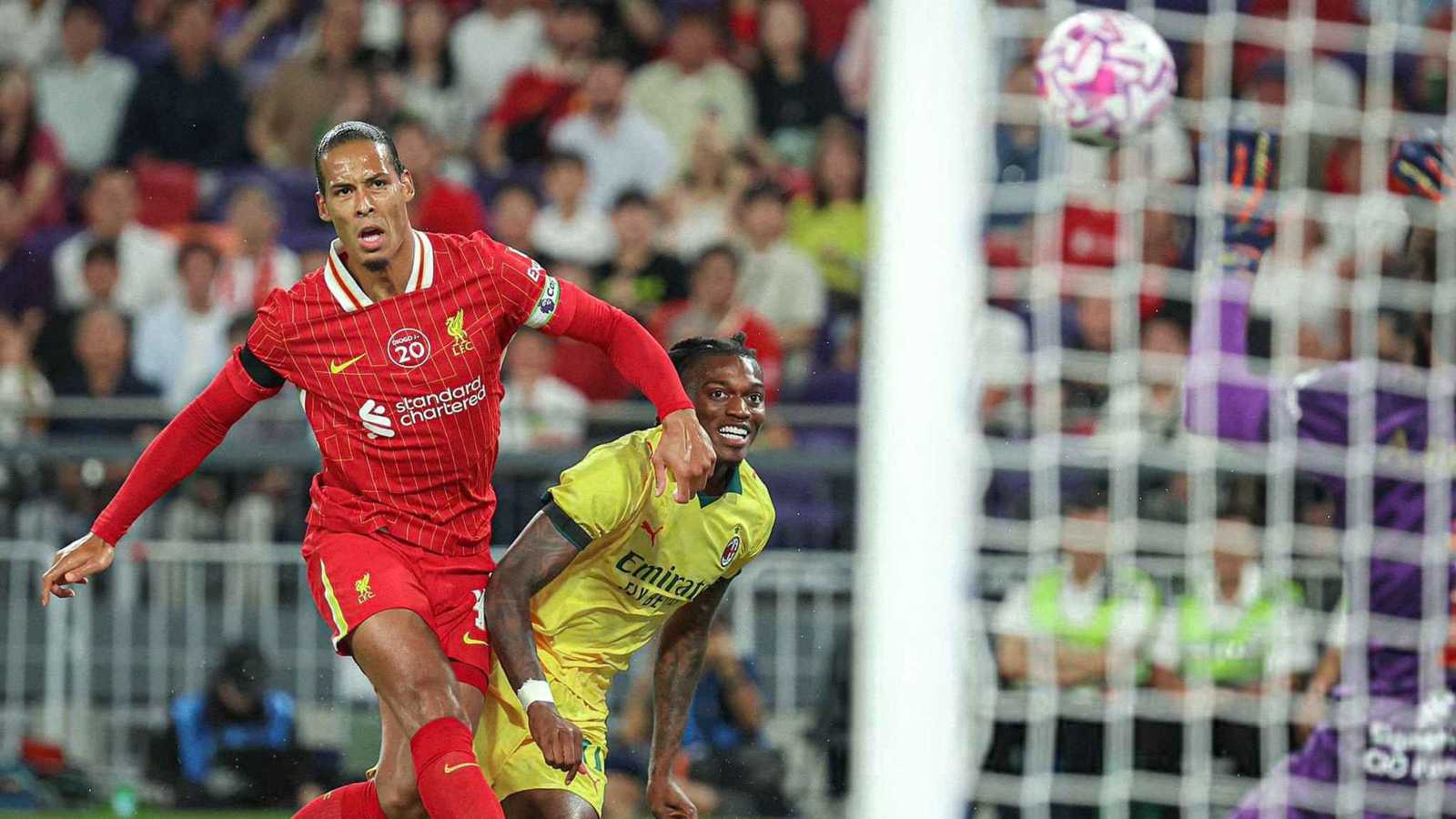 خطأ غريب يتسبب في خسارة ثقيلة لليفربول ضد ميلان الإيطالي (فيديو)