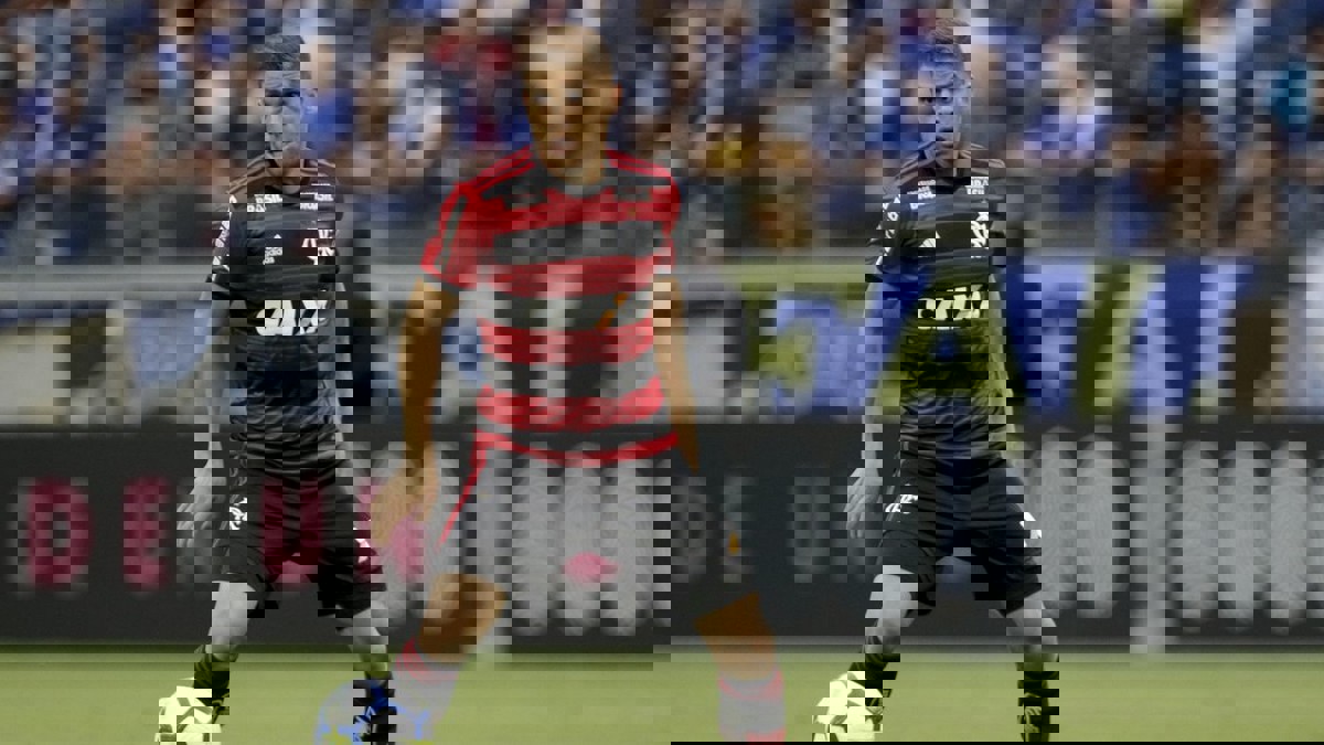 بمن سيضحي نادي الهلال السعودي إذا وقّع رسميًا مع جوستافو كويلار؟