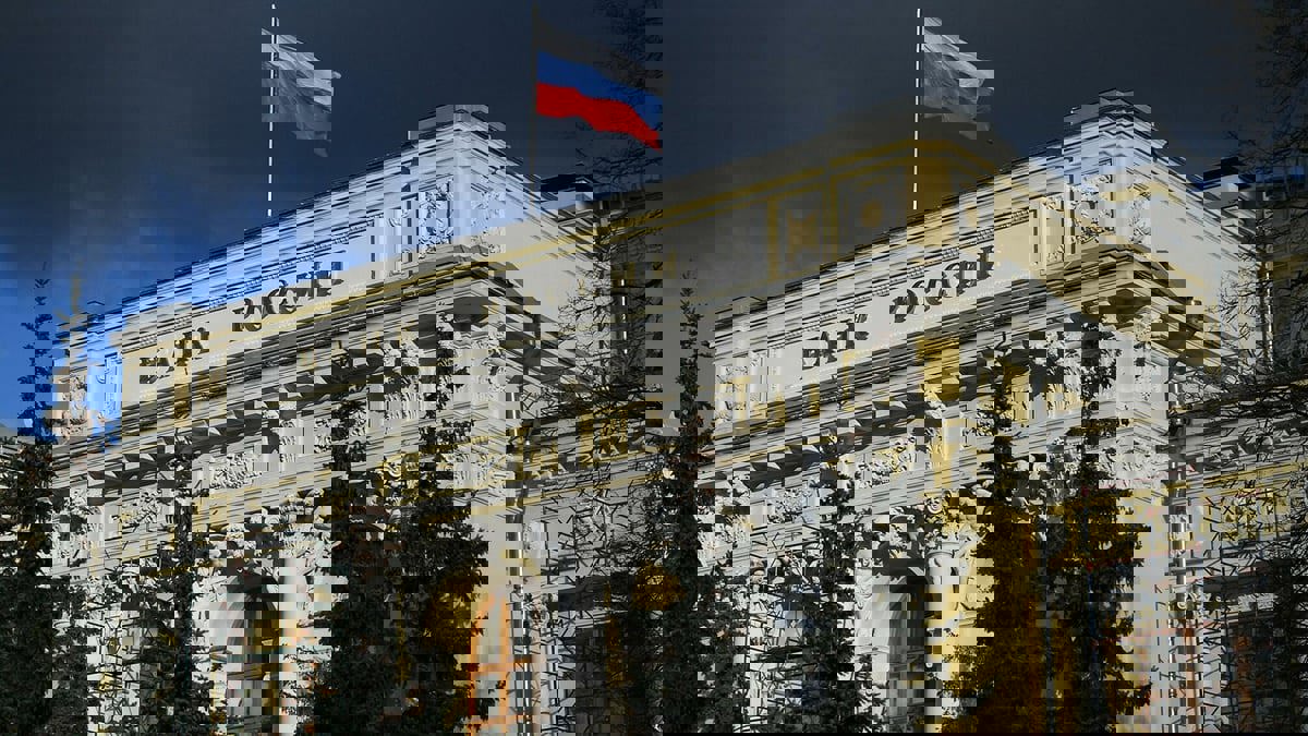 المركزي الروسي يمدد القيود على تحويل الأموال للخارج حتى 31 مارس