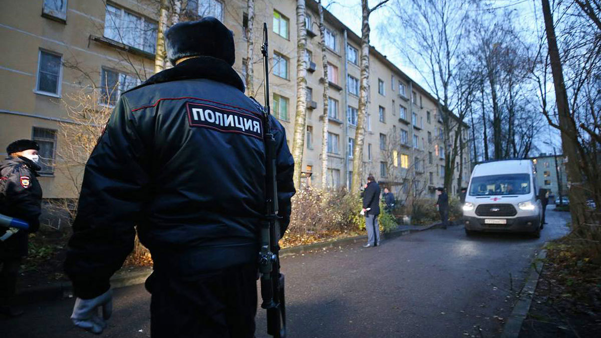 مسلح يحتجز أطفاله الستة كرهائن في سان بطرسبورغ (فيديو)