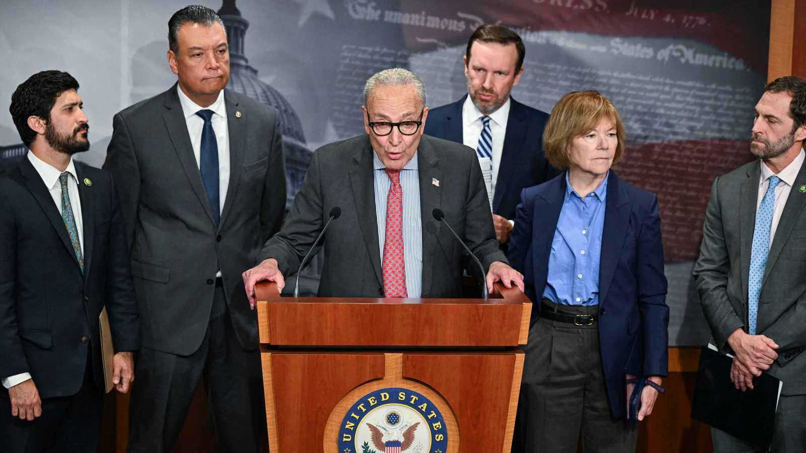 "رفض لأجندة ترامب".. شومر يعلق على نتائج انتخابات الأمريكية المحلية