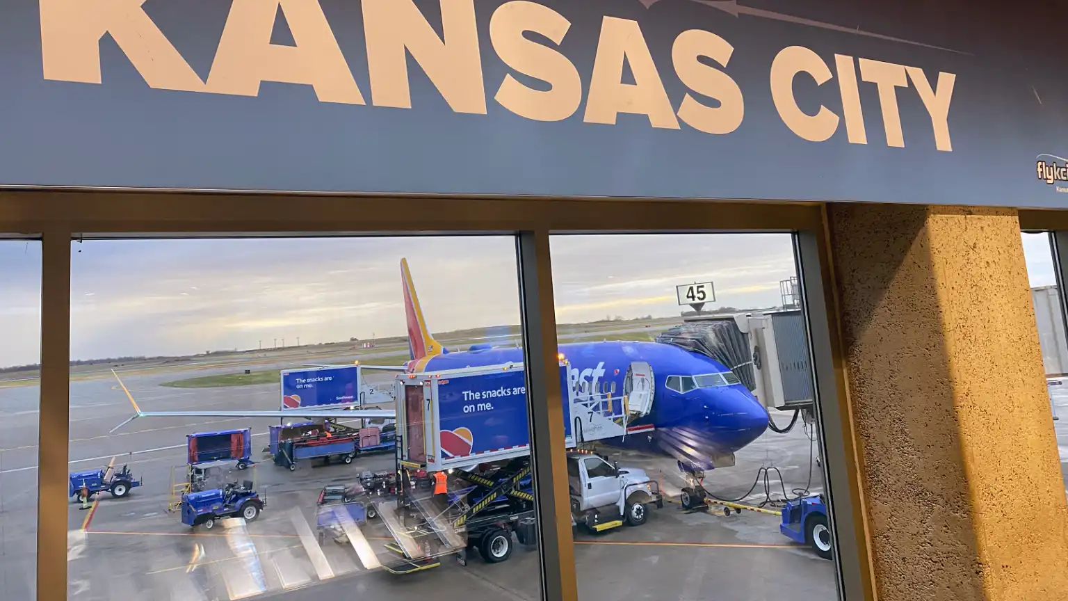 بسبب راكب مزعج.. هبوط اضطراري لطائرة تقلّ أعضاء في الكونغرس الأمريكي