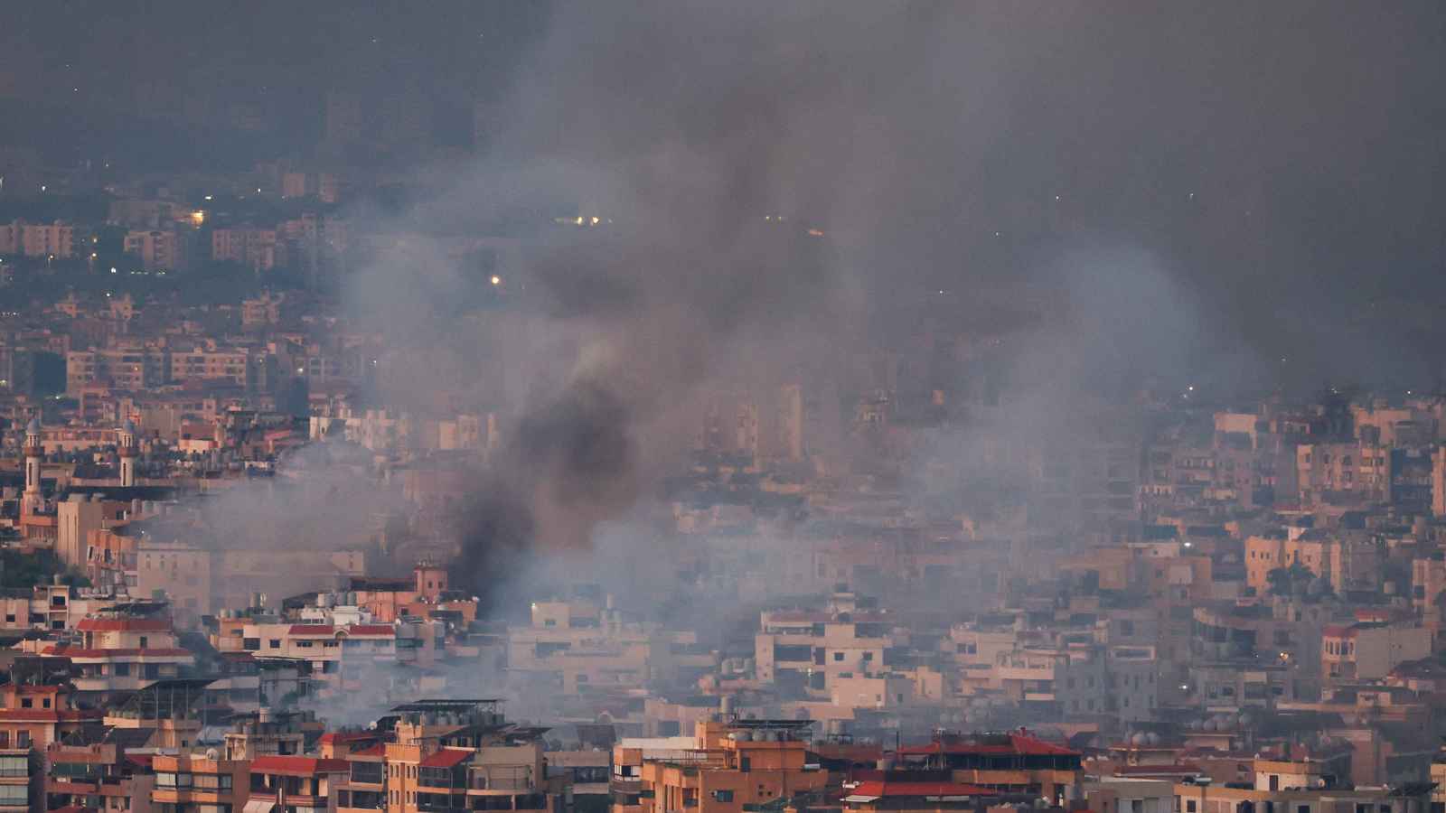 "ليلة مرعبة".. ساعات الصباح تكشف حجم الدمار في ضاحية بيروت (فيديو)