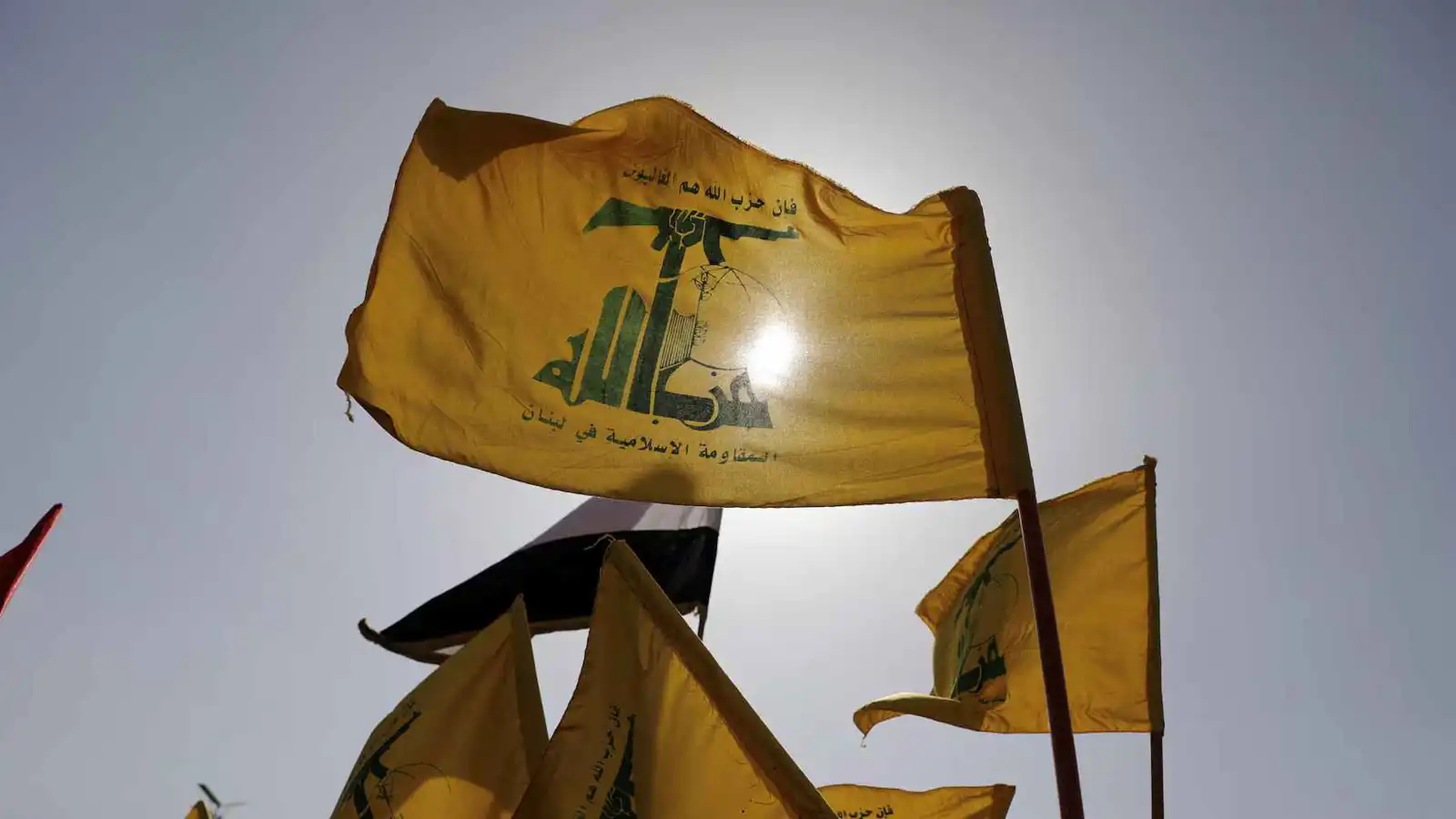 من جبهات القتال إلى المنابر السياسية.. حزب الله يغير قواعد اللعبة