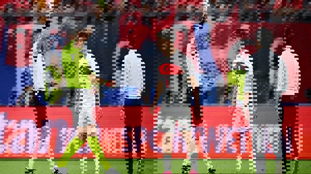 إنذار غولر وطرد خوري بعد نهاية فوضوية لمباراة تركيا والتشيك (فيديو)