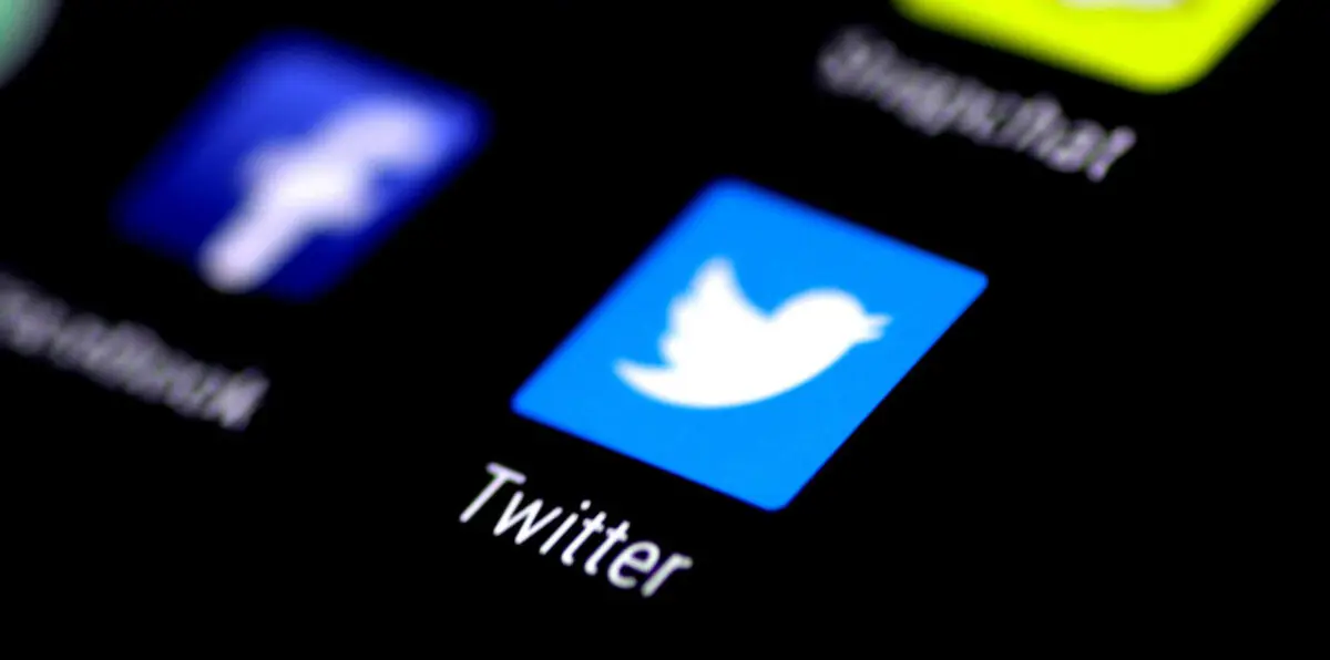 "تويتر" تحجب حسابات أثرت على الانتخابات الأمريكية