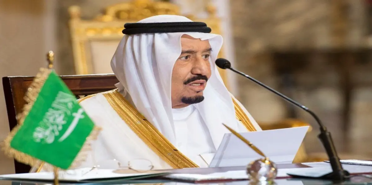 شاهد بالفيديو.. ردة فعل "مثيرة" لمواطن سعودي على الأوامر الملكية الأخيرة