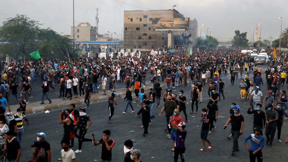 الحلبوسي يدعو المتظاهرين العراقيين إلى النقاش داخل البرلمان