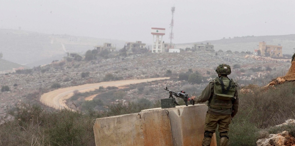 الجيش الإسرائيلي يُلقي قنابل دخانية على دورية للجيش اللبناني