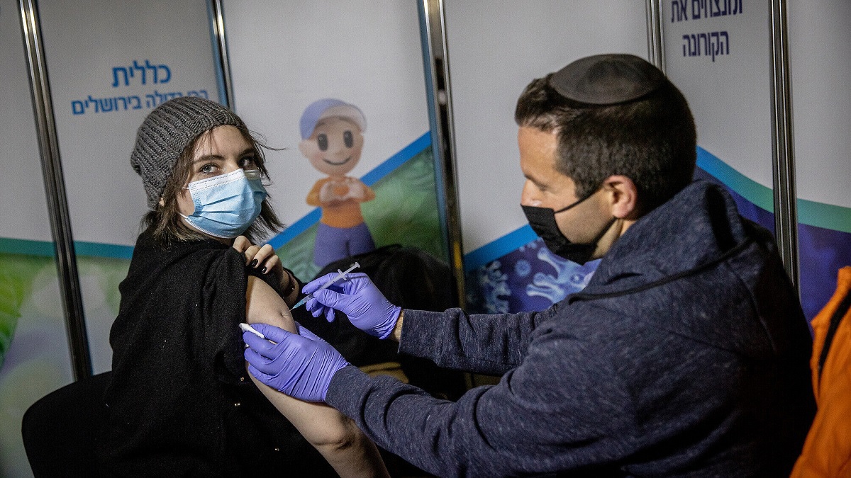 بعد تطعيم نصف السكان.. إسرائيل تعيد فتح قطاعات اقتصادية واسعة