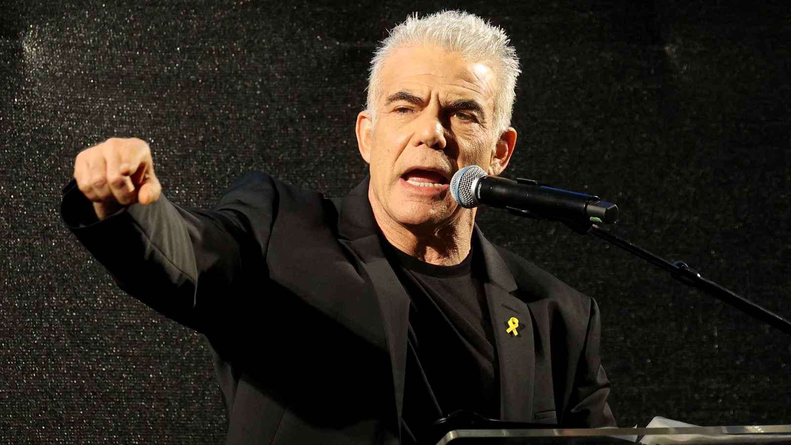 لابيد مستبعدا الانضمام لحكومة نتنياهو: "مريضة ومختلة"