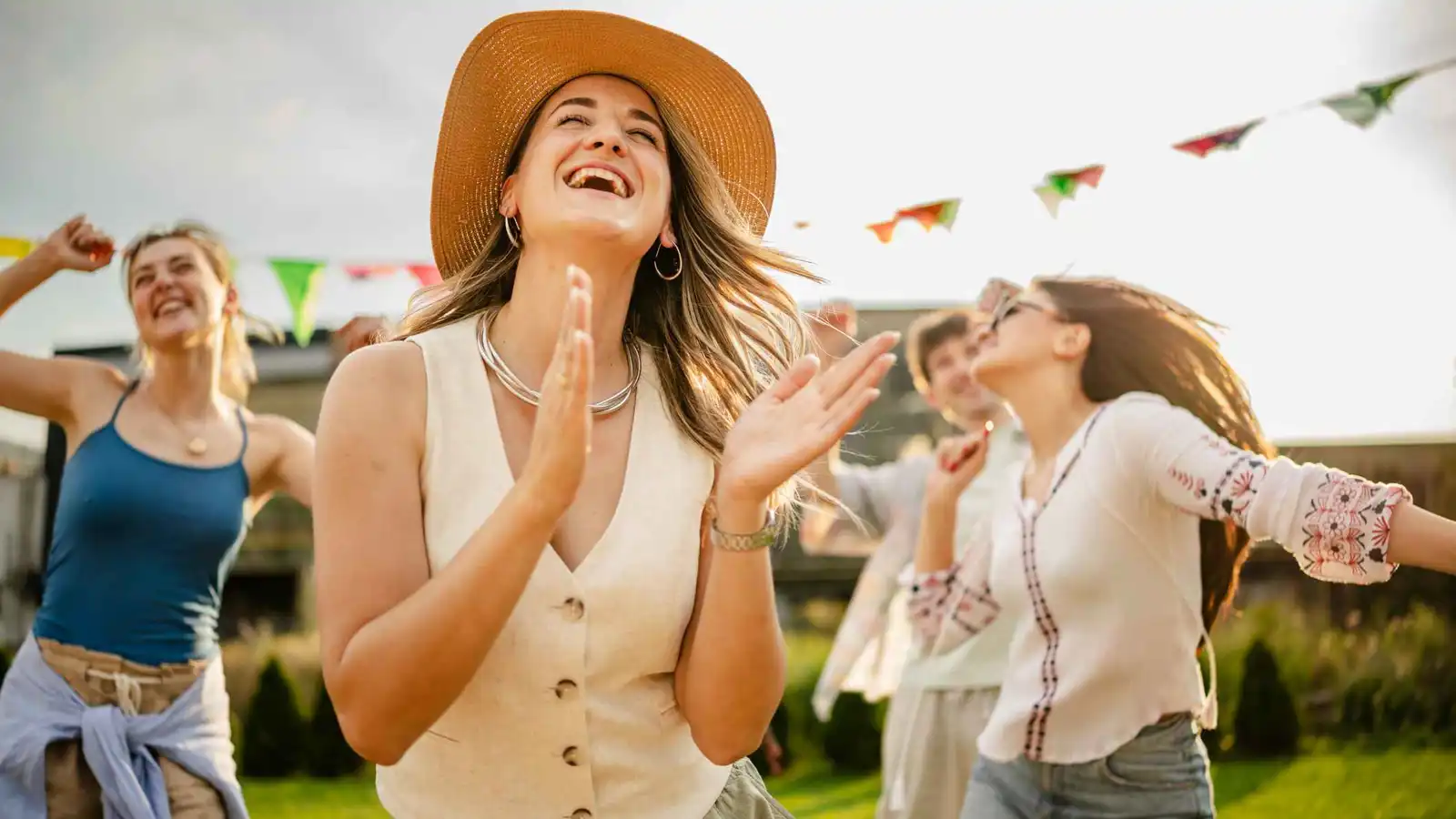 لماذا ننسى ذكرياتنا الجميلة؟ إليك الفرق بين ذاكرة الإنسان والحاسوب