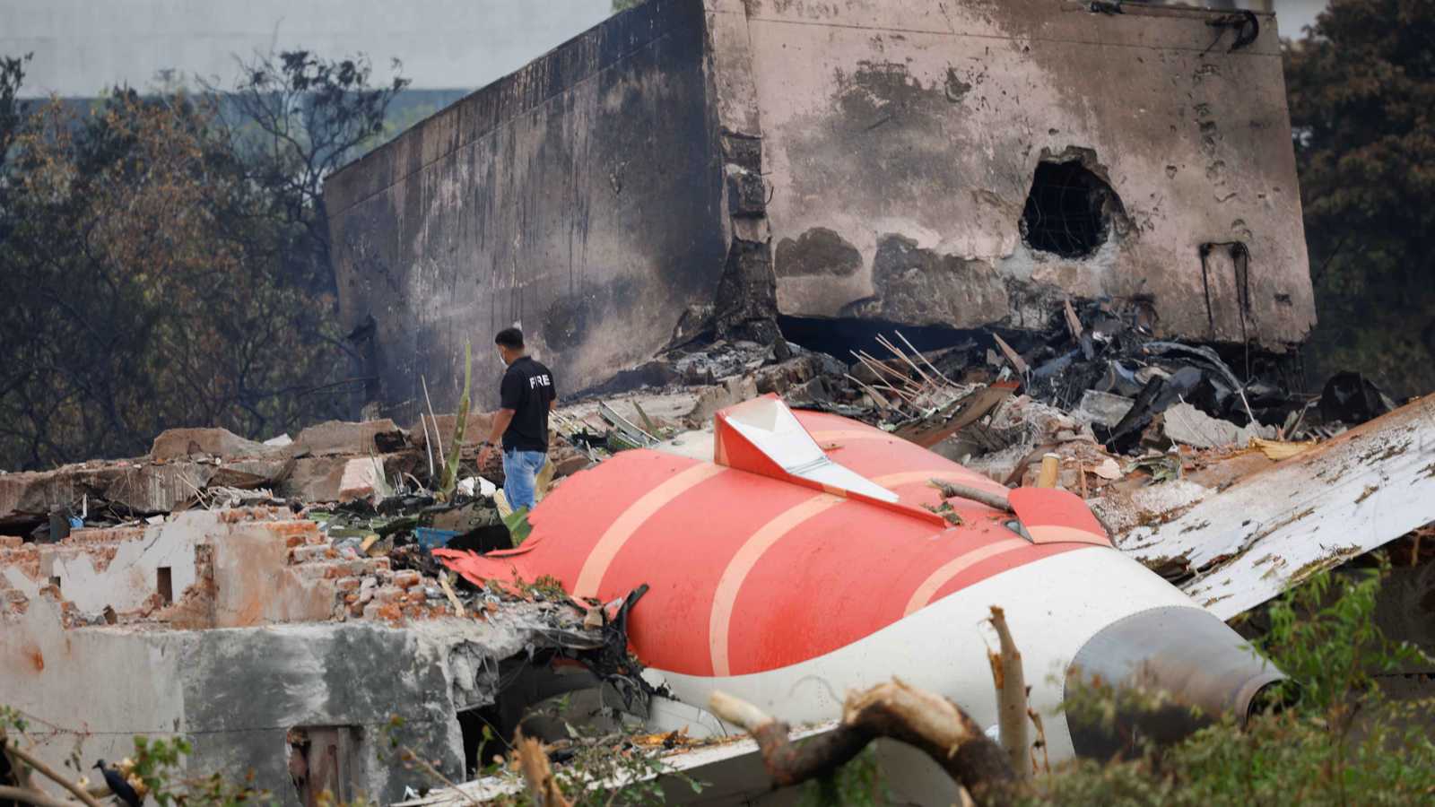 كيف يعيش الناجي الوحيد من كارثة تحطم الطائرة الهندية؟