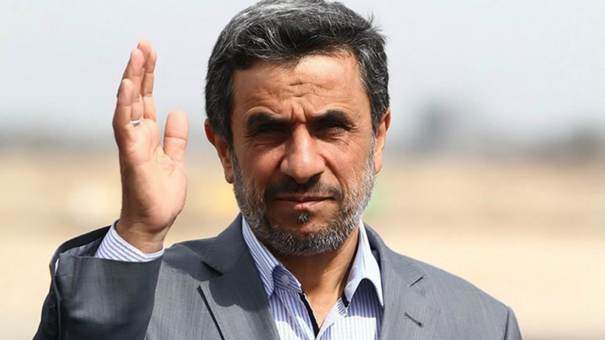 نجاد لخامنئي: أوضاع إيران سببها روحاني ورئيسا البرلمان والقضاء