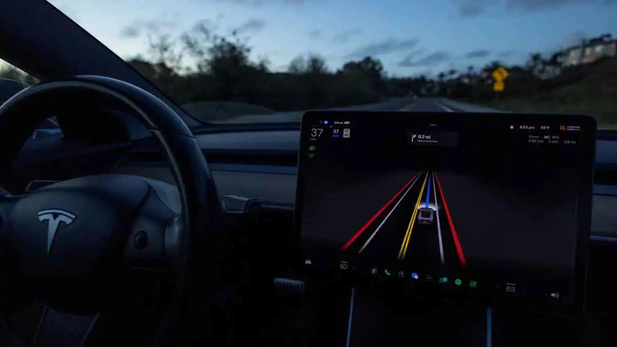 للمرة الأولى بأوروبا.. هولندا تجيز نظام القيادة الذاتية من "تسلا"