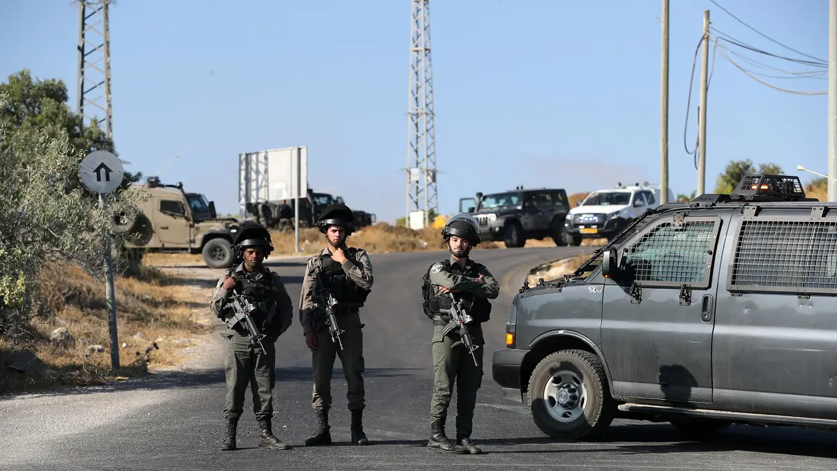 إصابة مستوطن إسرائيلي بعملية طعن في اللد وانسحاب المنفذ