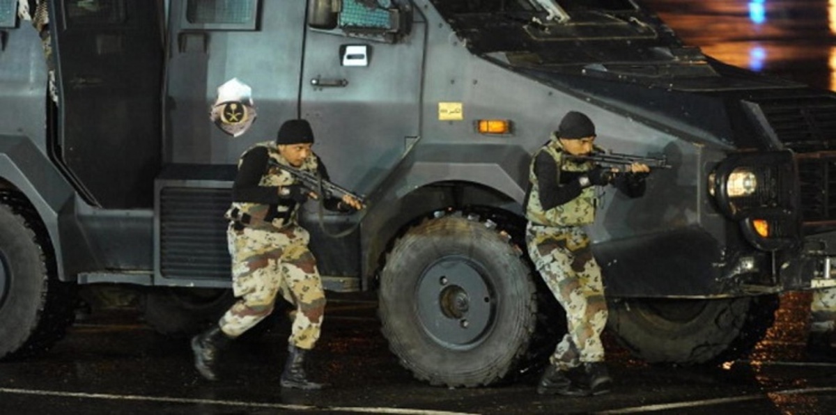 مقتل رجل أمن سعودي استهدفته قذيفة "آر بي جي" في حي المسورة  بالقطيف (صورة)