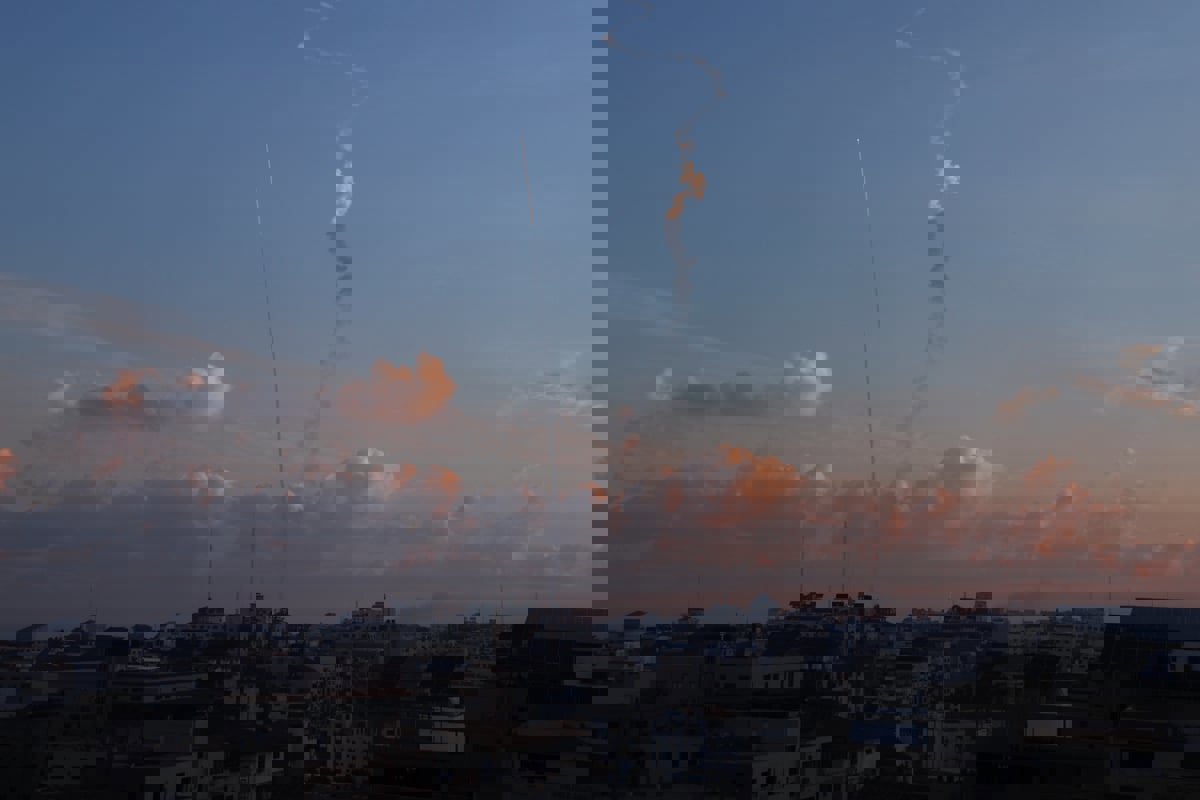 قصف صاروخي كثيف من غزة على إسرائيل (فيديو وصور)