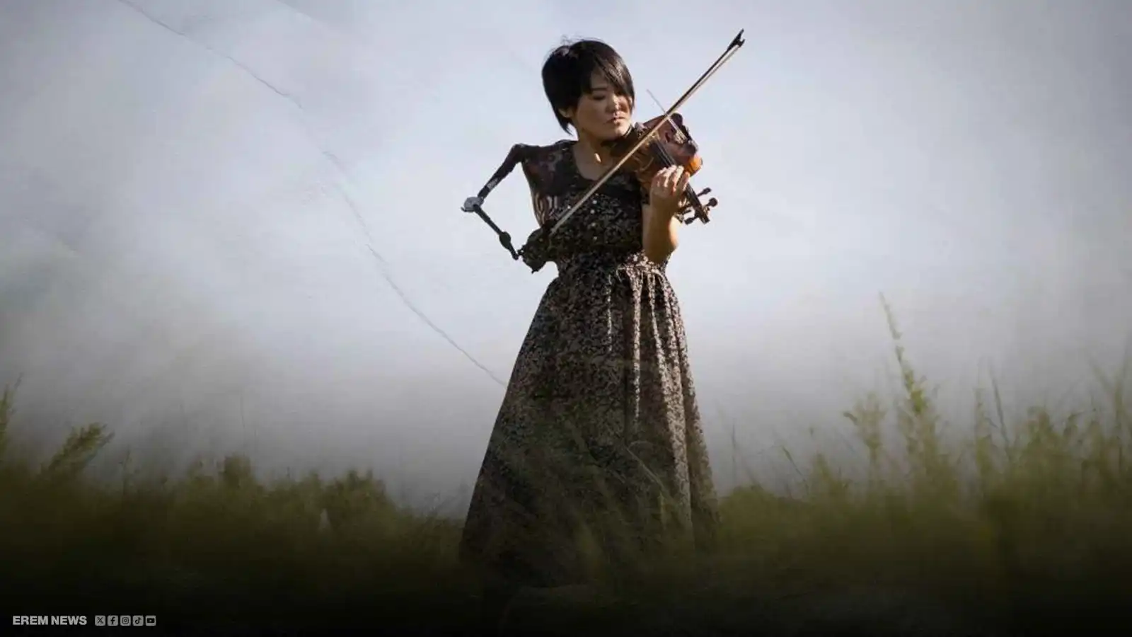 يد اصطناعية وإرادة لا تموت.. عازفة كمان تدخل غينيس (فيديو إرم)