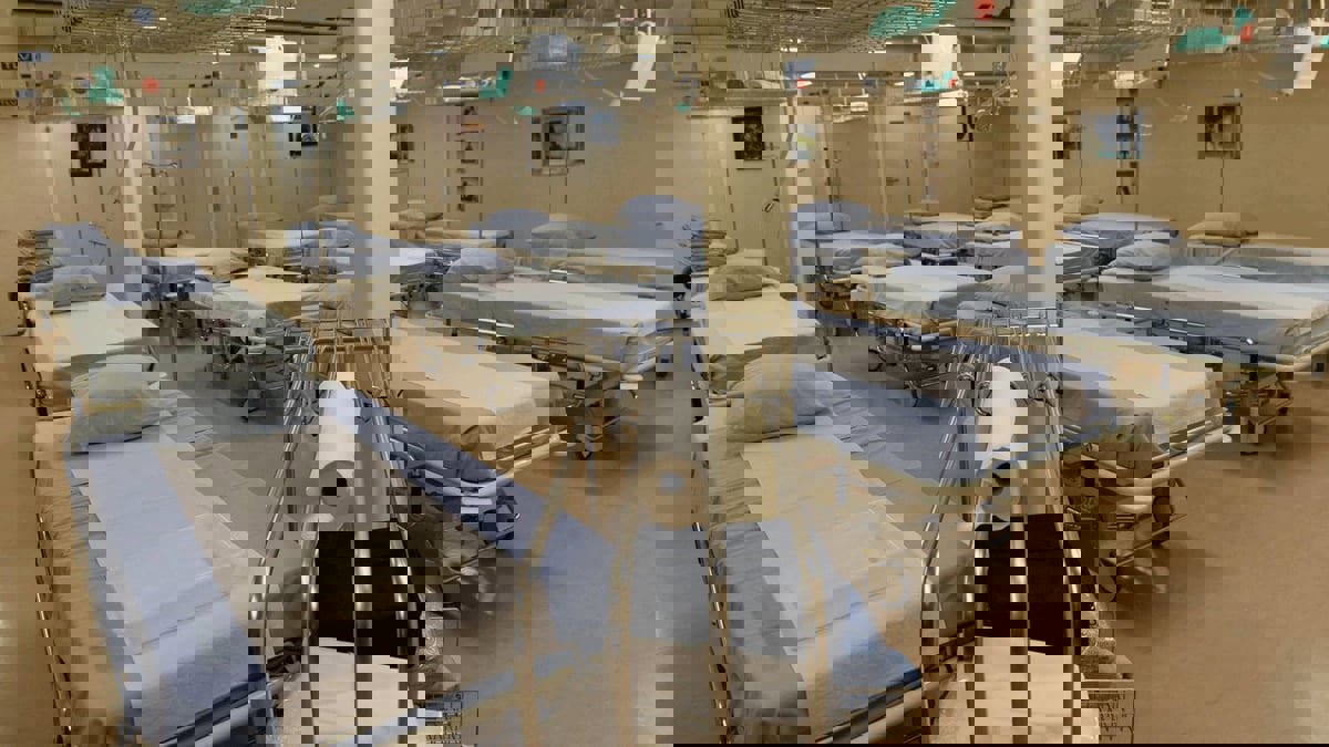 سفينة طبية فرنسية تستقبل أول دفعة من مصابي غزة 