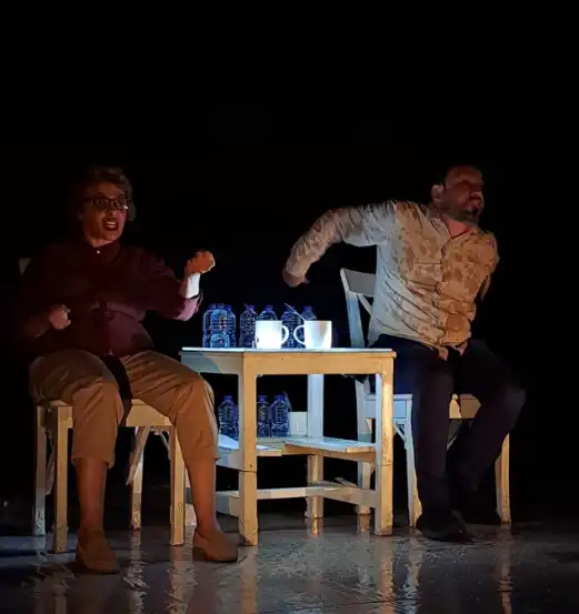 مسرحية "قهوة ساخنة"