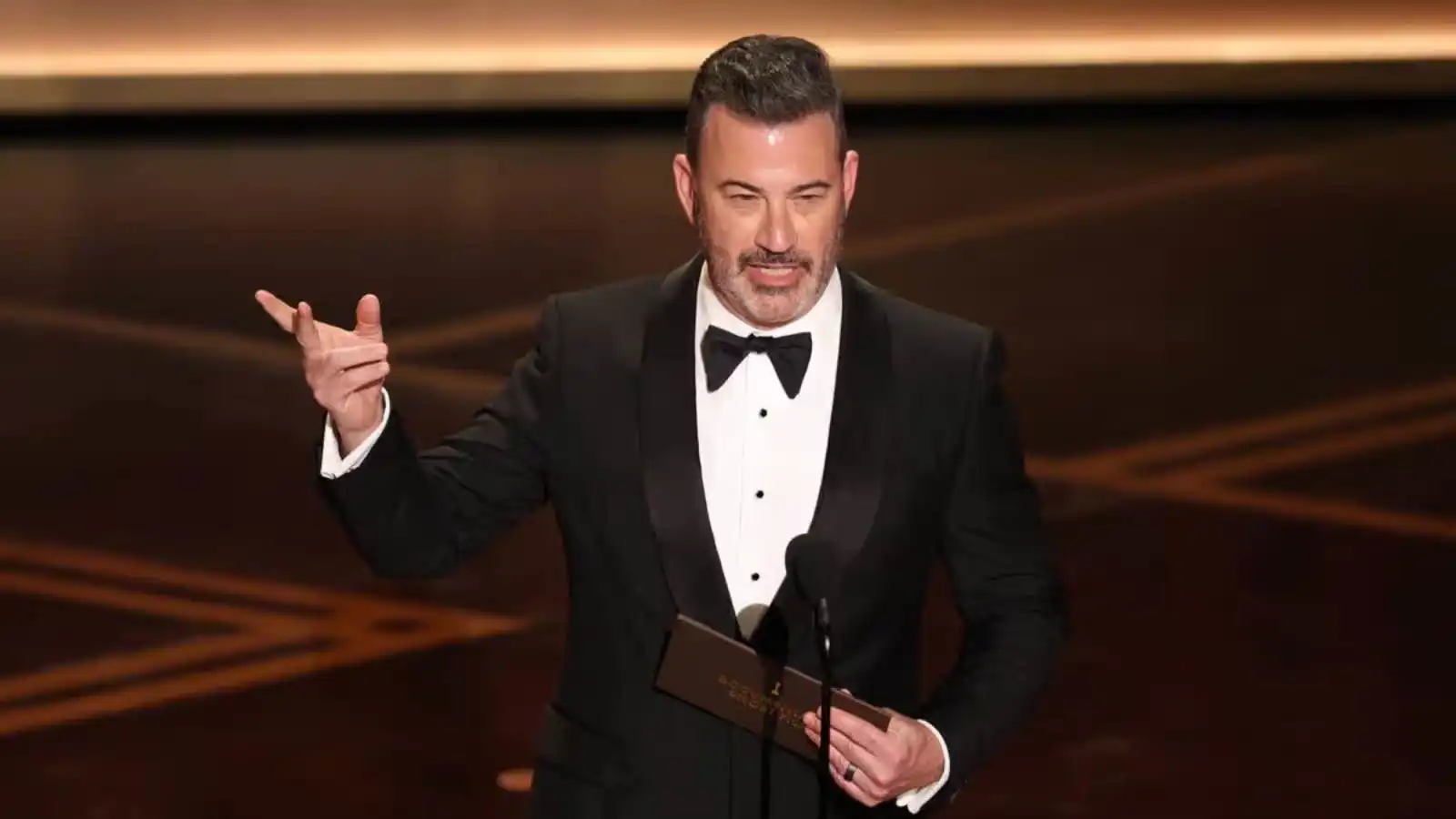 انتقادات لاذعة من جيمي كيميل لترامب خلال حفل الأوسكار (فيديو)
