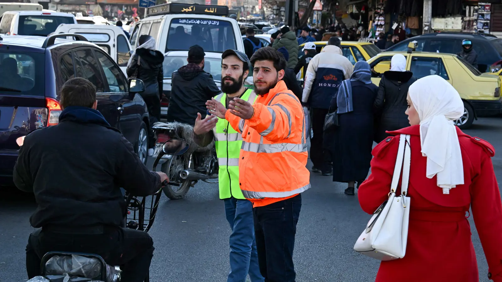 موكب أردني يُقل الوفد الأمريكي إلى مقر إقامة الجولاني في دمشق