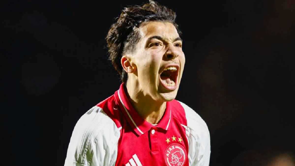 من هو رايان بونيدا نجم أياكس الذي اختار اللعب لمنتخب المغرب على حساب بلجيكا؟ 