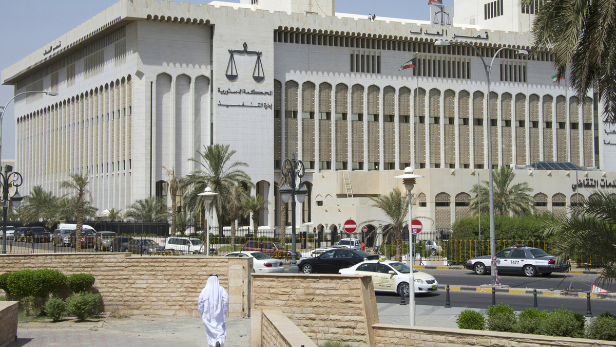 الكويت.. السجن 4 سنوات بحق "هاكر" ابتز فتاة وهددها بنشر صورها الخاصة