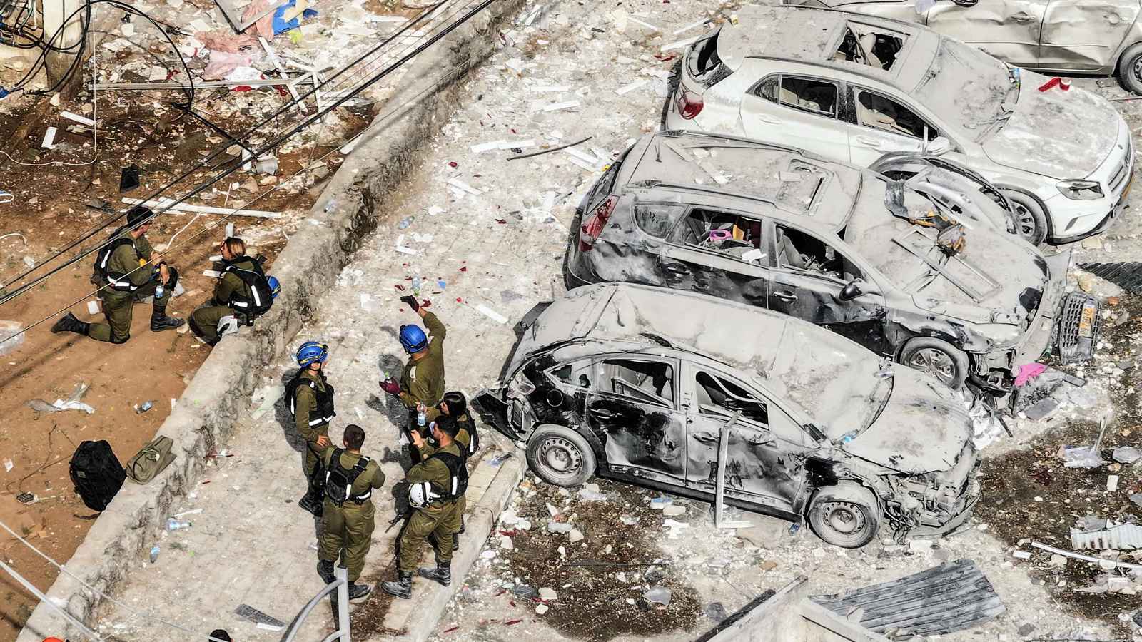 "تساعد العدو".. إسرائيل تطارد قنوات تبث مشاهد الصواريخ الإيرانية