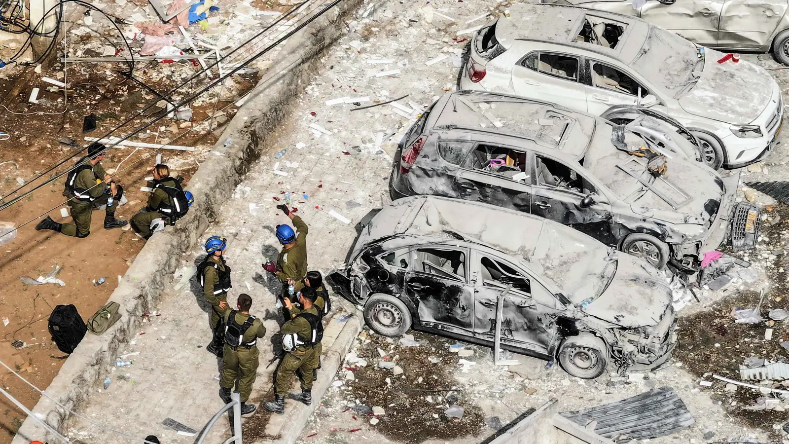 "تساعد العدو".. إسرائيل تطارد قنوات تبث مشاهد الصواريخ الإيرانية