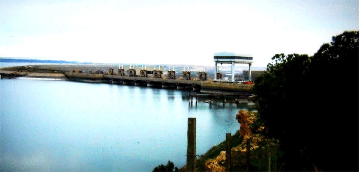 هل يستخدم داعش حيلة انهيار سد الفرات لإخراج قادته من الرقة؟